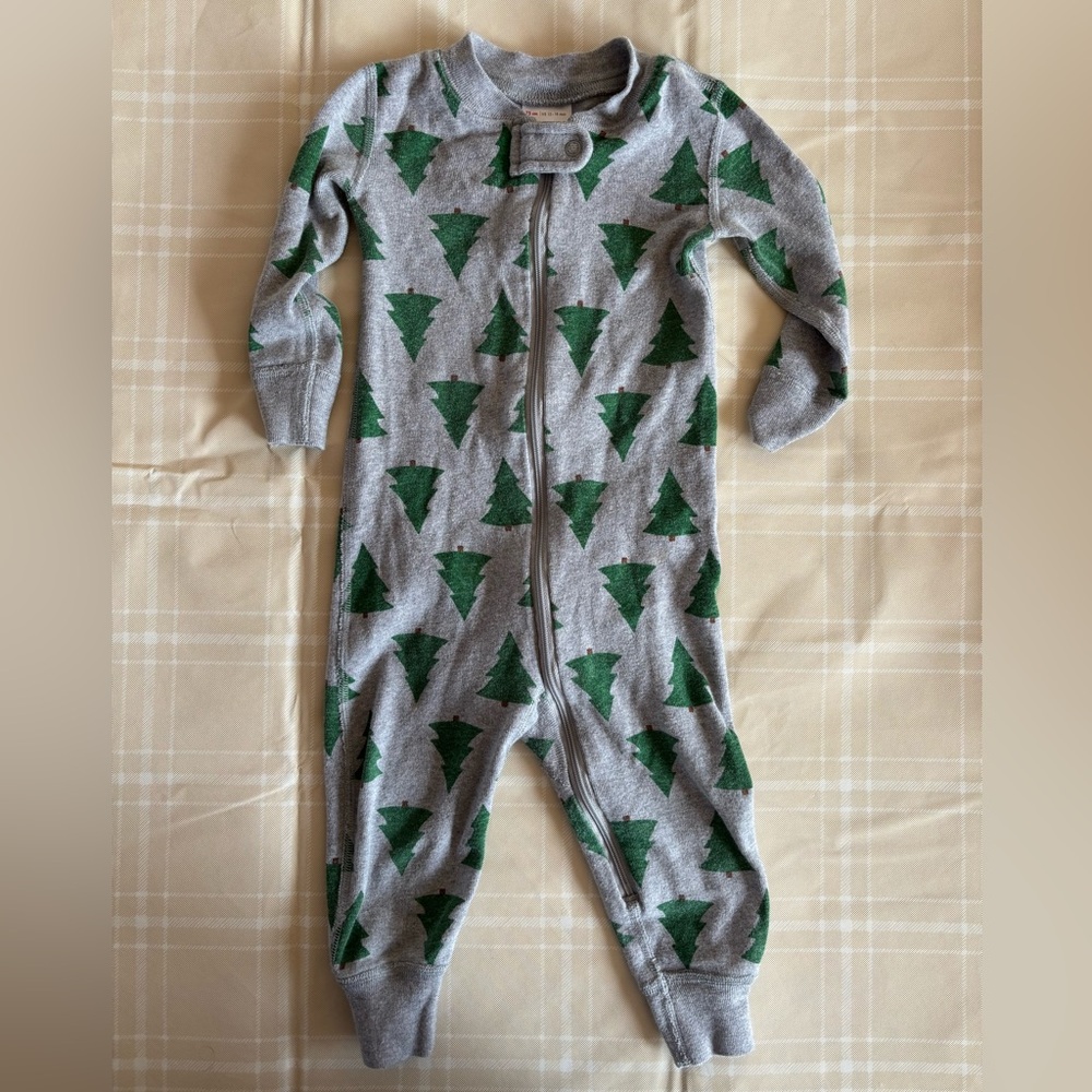Hanna Andersson Baby Gray and Green Christmas Tree Pattern Sleeper